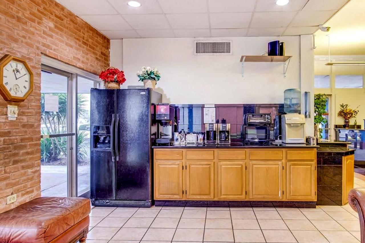 Americas Best Value Inn San Antonio Airport South Экстерьер фото